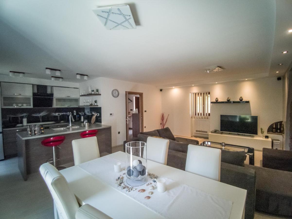 Holiday House Tos-Vila With Heated Pool Vrbnik  Dış mekan fotoğraf